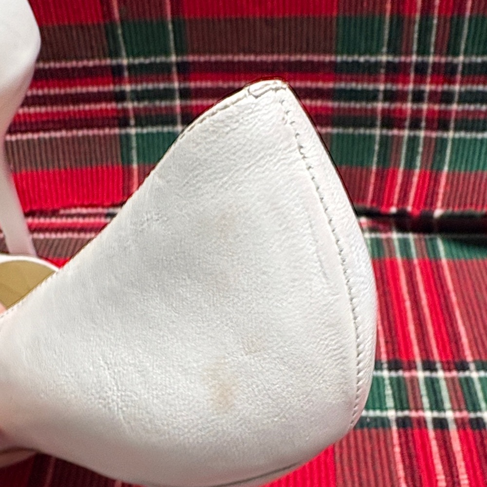 🖤BCBGirls White Heels with Gold Buckle🖤 - Picture 5 of 11